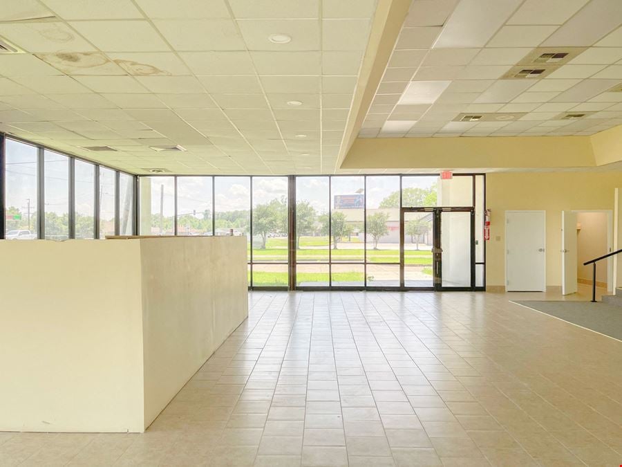 Leased Retail Building at Hwy 42 Signaled Intersection