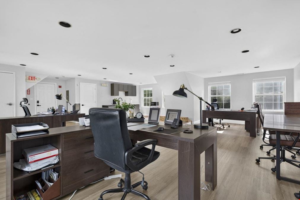 PRIME ROUTE 3A OFFICE SPACE AND OPTIONAL GARAGE BAYS | HOOKSETT, NH