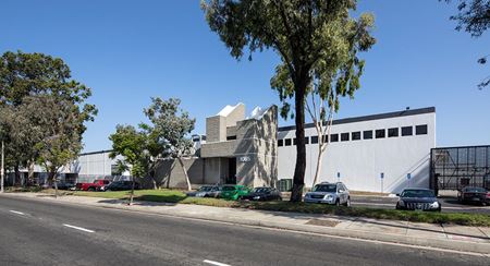 Preview of Industrial space for Rent at 1065 E Walnut Street