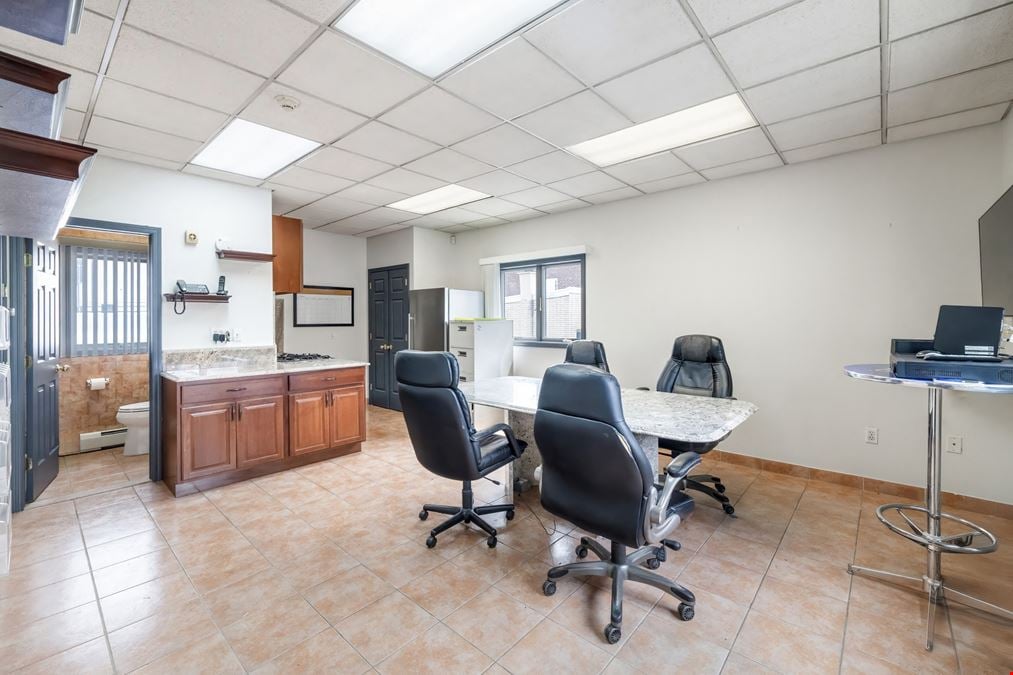 Industrial/Multifamily Investment Property with 16' Ceilings