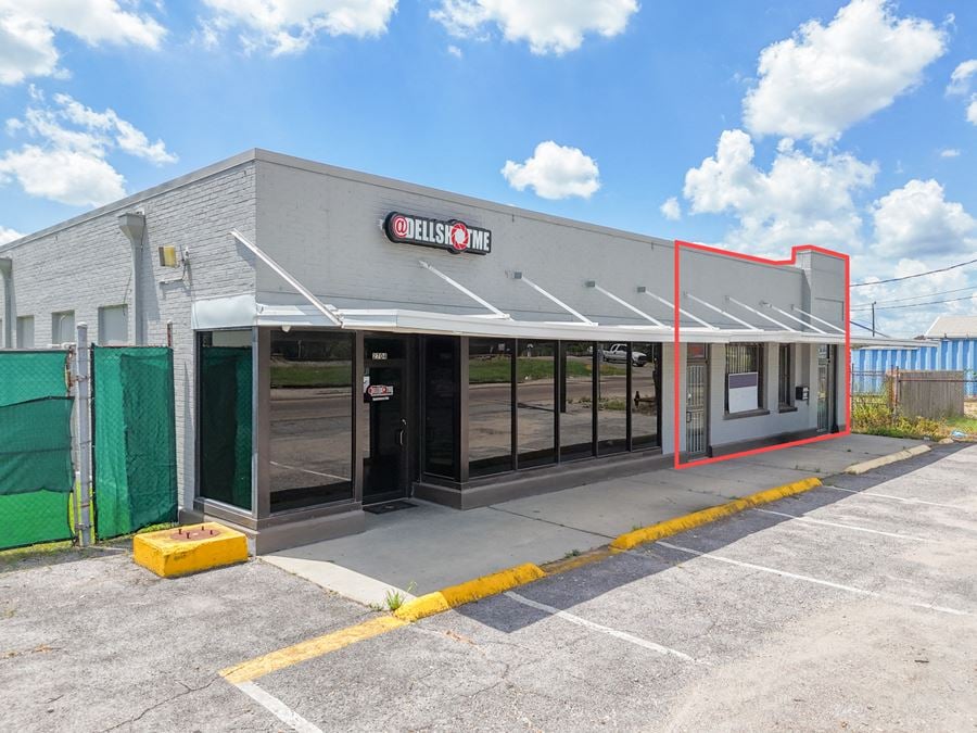 Retail Space with Open Floor Plan on 4th St