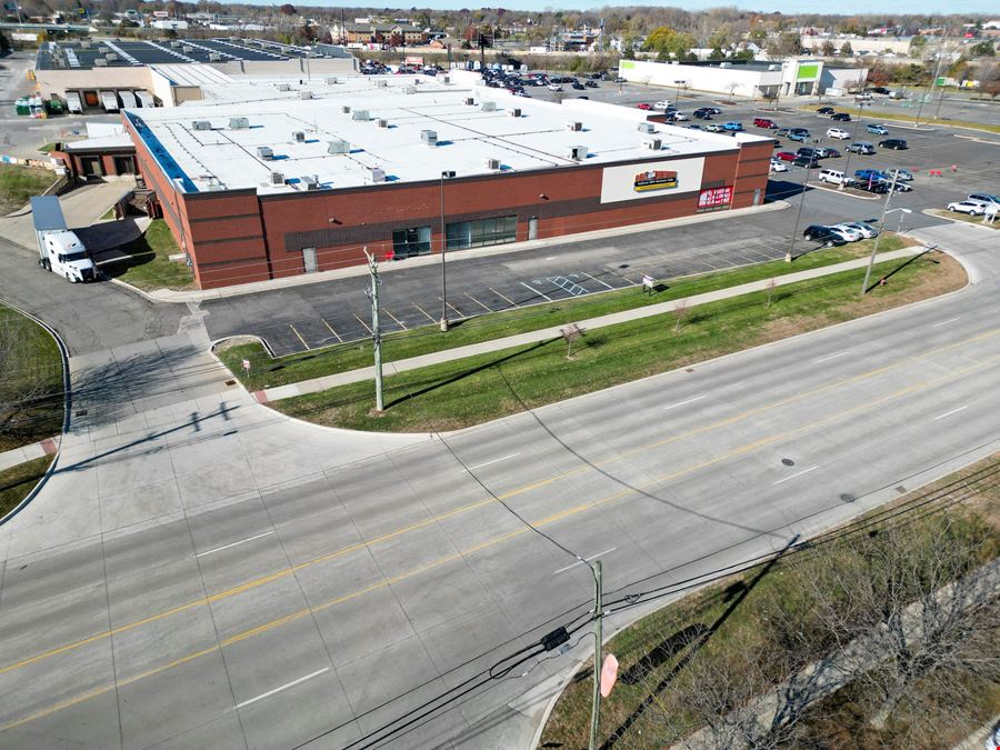 13 & Little Mack Shopping Center