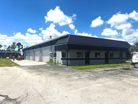 Preview of commercial space at 6100 Idlewild St