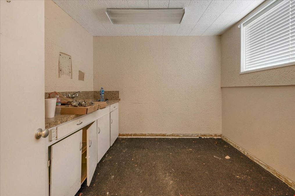 Medical/General Office Spaces Just 0.05 Miles From Hospital