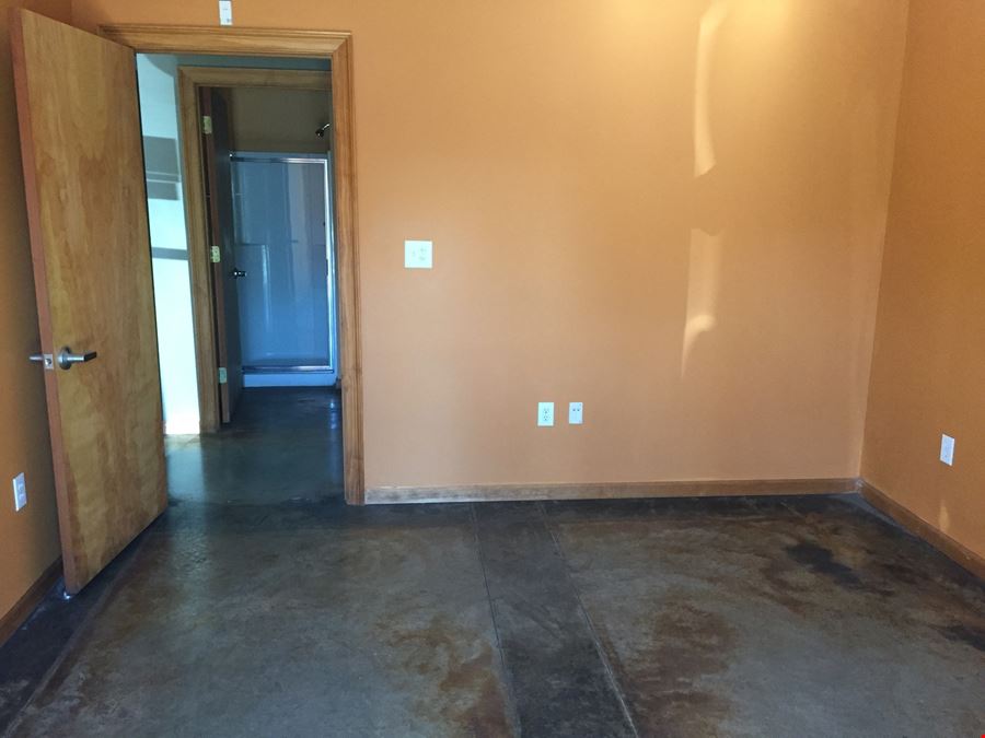 5,000 sq.ft. Office / Warehouse w/ Fenced Yard