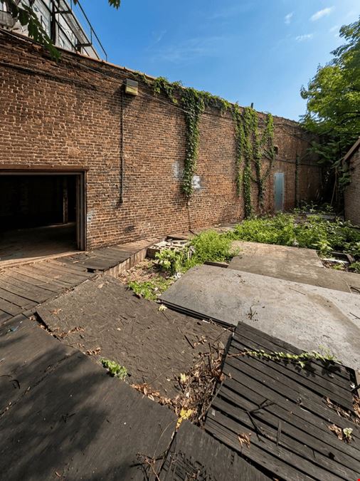 700 - 2,800 SF | 286 Hamilton Avenue | Divisible Industrial Space With Roll-Down Gates & Backyard for Lease