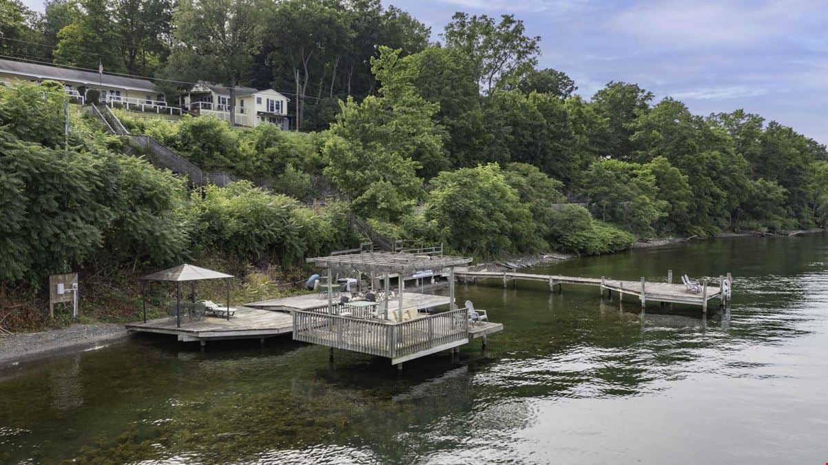 Admiral Peabody's  Lakeside Lodging