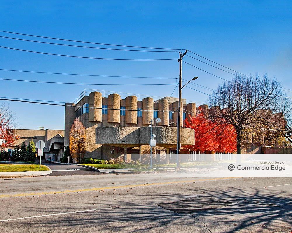 1000 & 1050 Stewart Avenue & 500 Endo Blvd