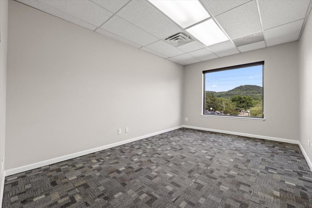 2 Executive Suites 