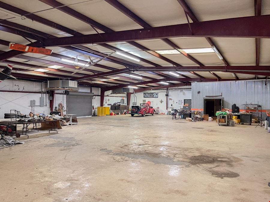 ±9,238 SF Value-Add Office/Warehouse in Industrial Corridor