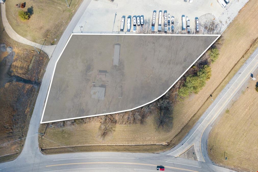 2135 Ted Dorris Rd - Goodlettsville