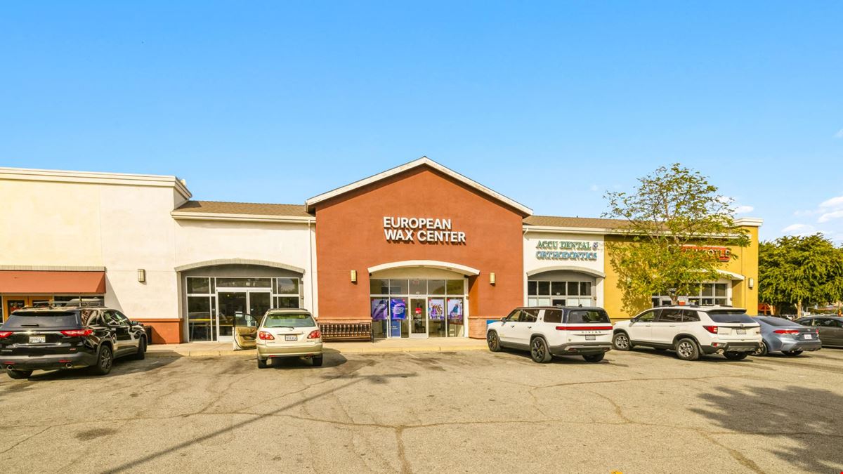 Chipotle, Habit Burger & Shops at Gilroy Crossing