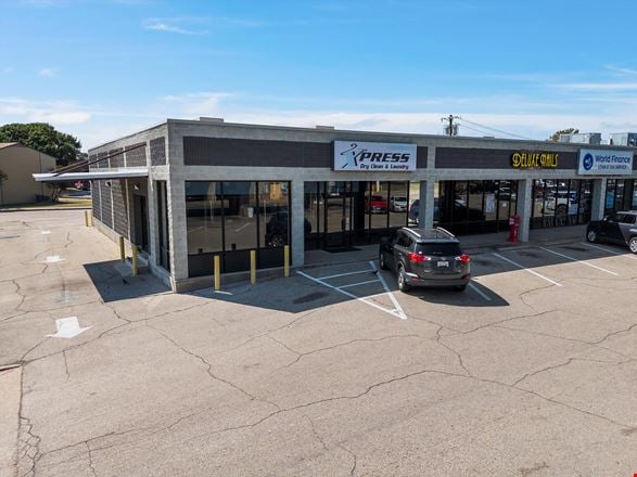 Preview of Retail space for Rent at 901 N Loop 340