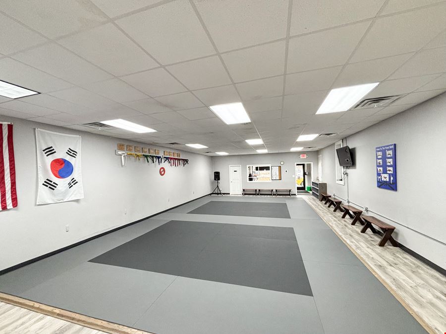2,472 SF Retail Building for Sale