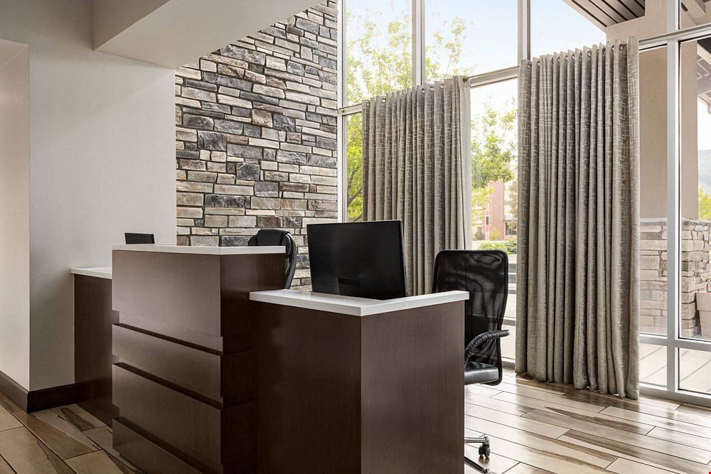 Holiday Inn Express & Suites Colorado Springs Central