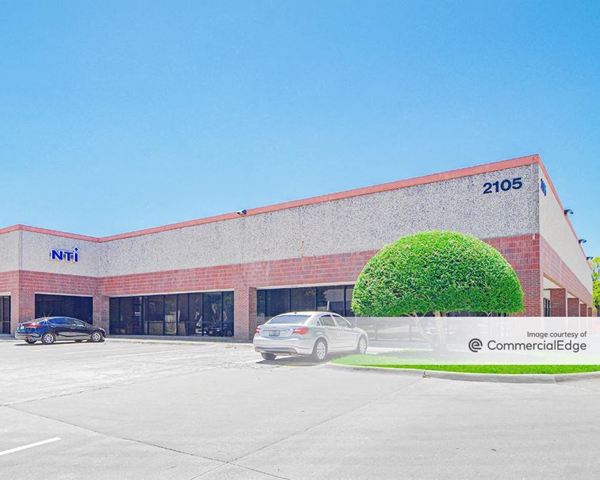 2105 & 2109 Luna Road
