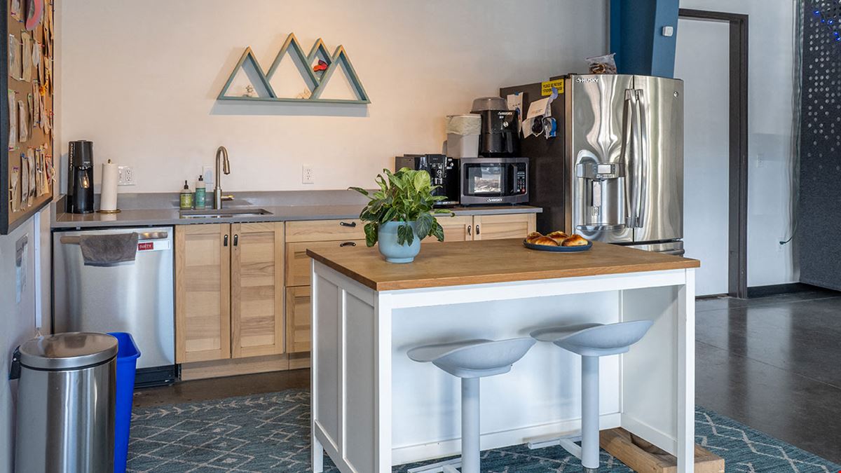 3000 Airport Drive, Unit 404