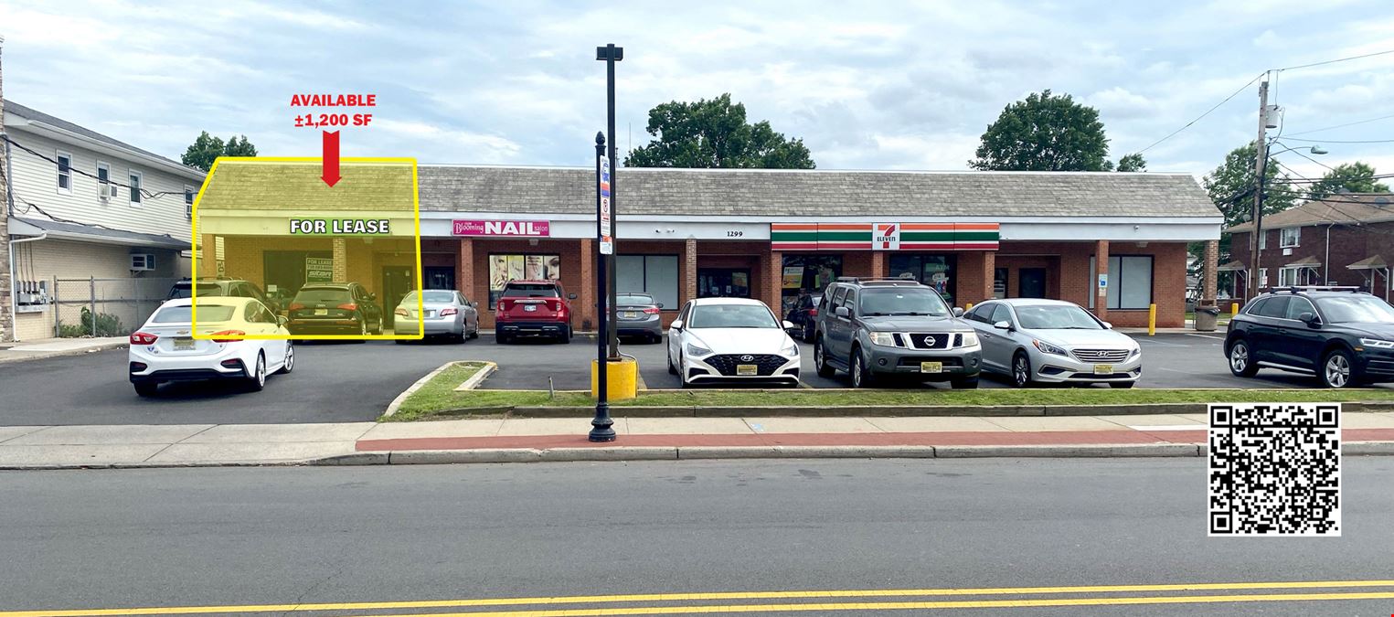 Store Available in Busy Retail Center