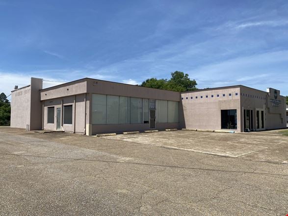 Preview of Retail space for Rent at 811 Varsity Drive