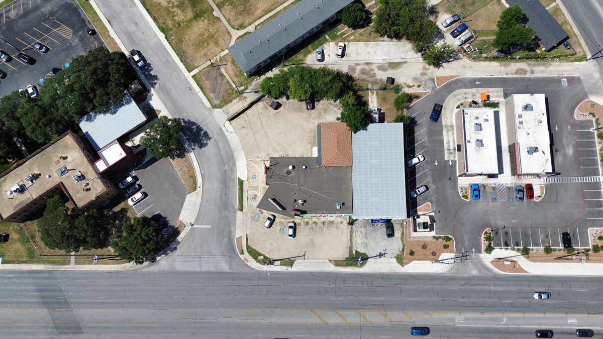 603 Bandera Rd – Corner Income-Producing Restaurant with Redevelopment Upside