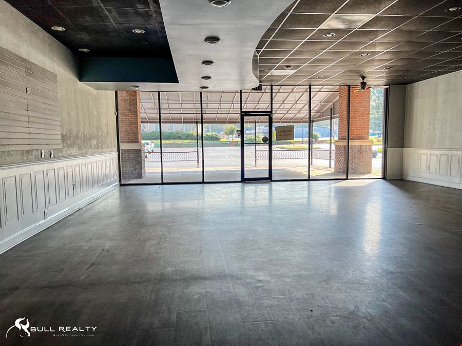 ±1,800 SF Retail/Restaurant Opportunity