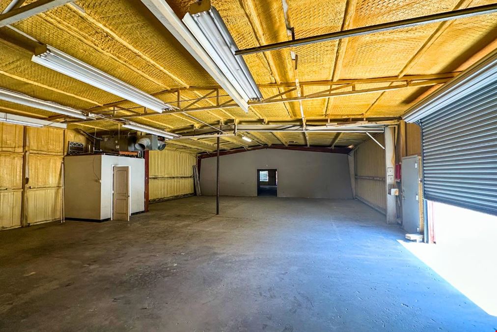 4,000 SF WAREHOUSE OFF I-35 W