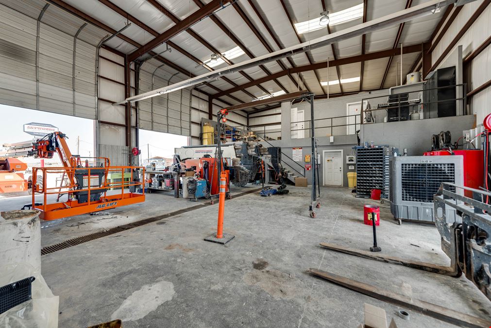 3-Bay Shop with Office & Living Space