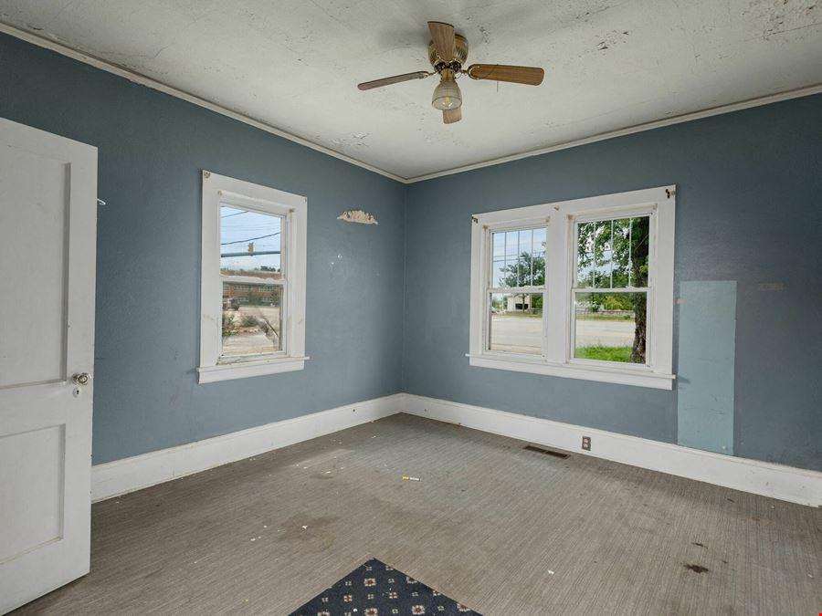 2652 Hendersonville Rd.,