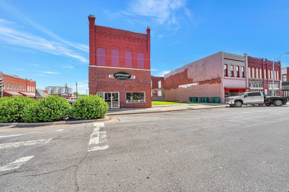100 W 4th St