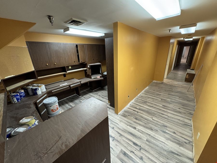 224 W Main St # 100