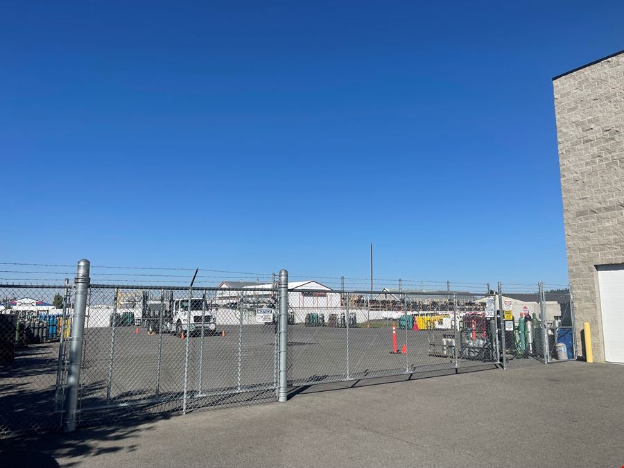 Industrial Warehouse & Showroom for Lease