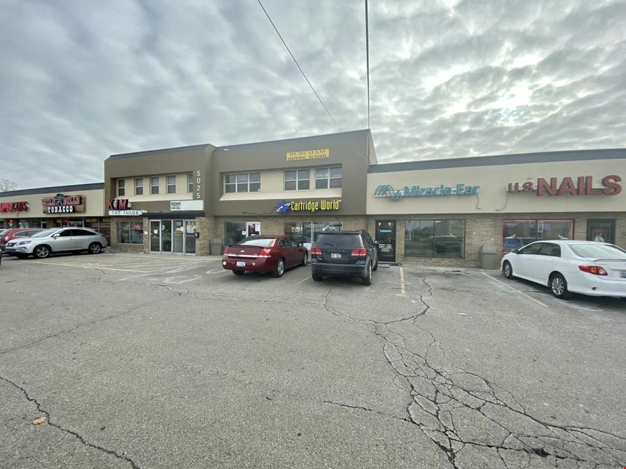 Retail Center on Saginaw Near Lansing Mall