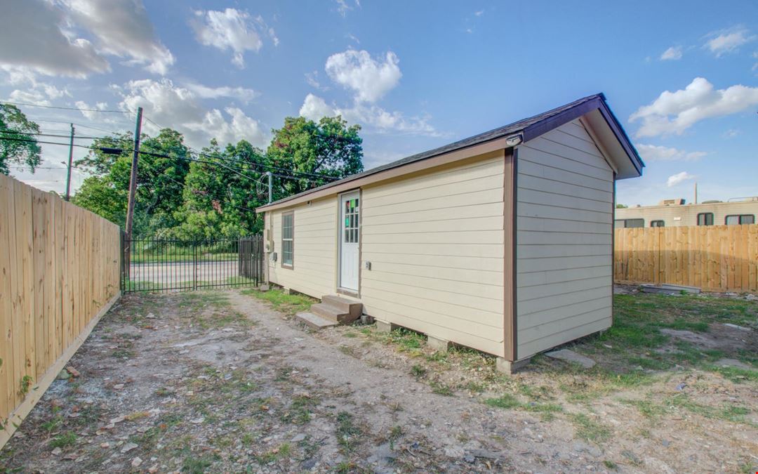 1051 W Little York Rd, Houston, TX 77091