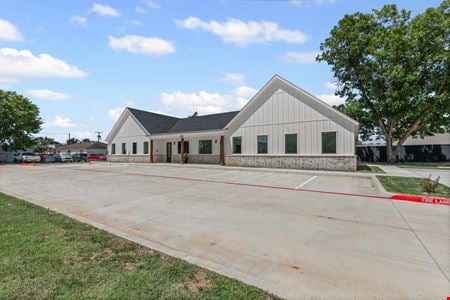 Preview of commercial space at 908 Cresthaven Dr