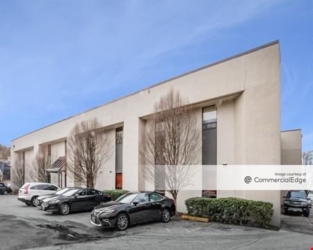 Preview of commercial space at 660 Kenilworth Drive
