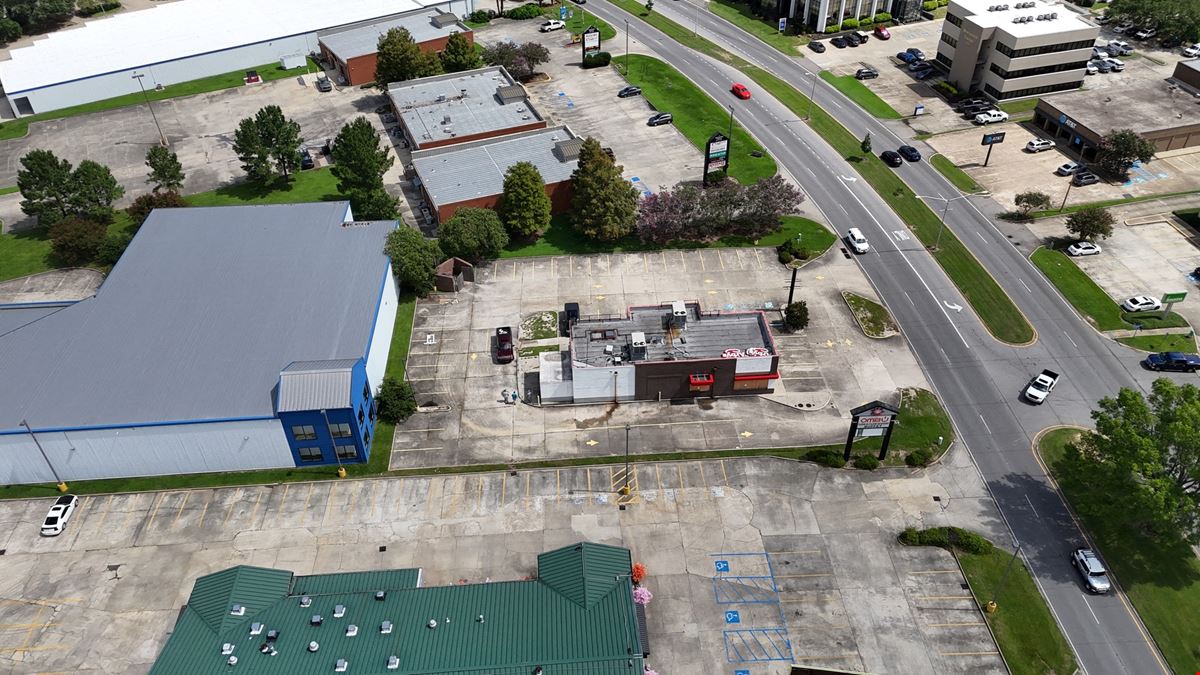Vacant Free Standing QSR For Lease