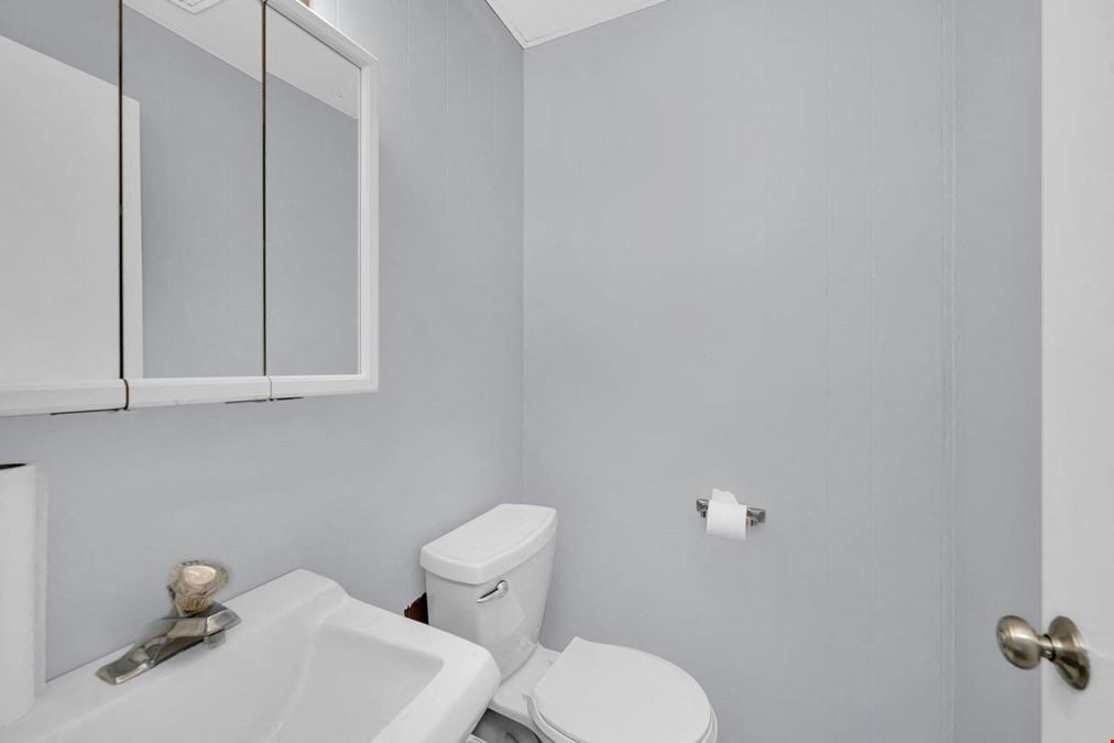 3S340 Rockwell St, Unit 201 - 2nd Floor South, Warrenville, IL 60555
