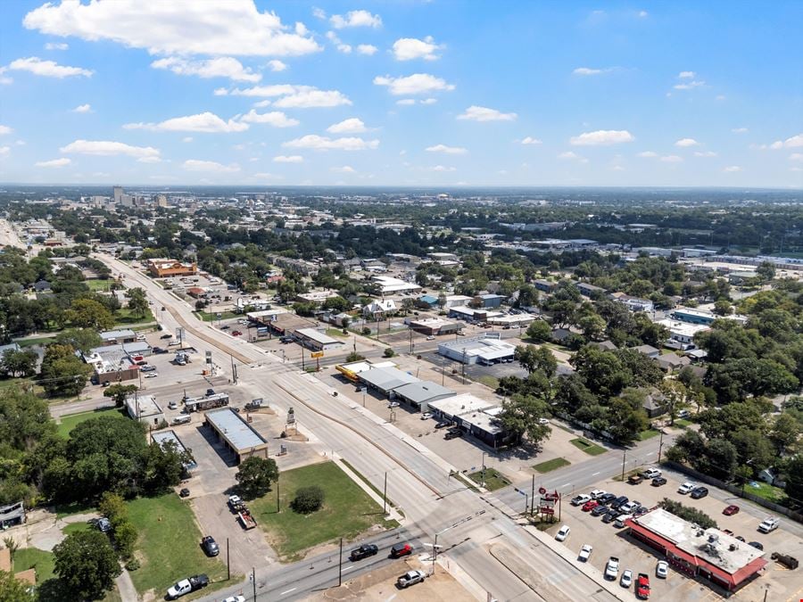 2514 W Waco Dr