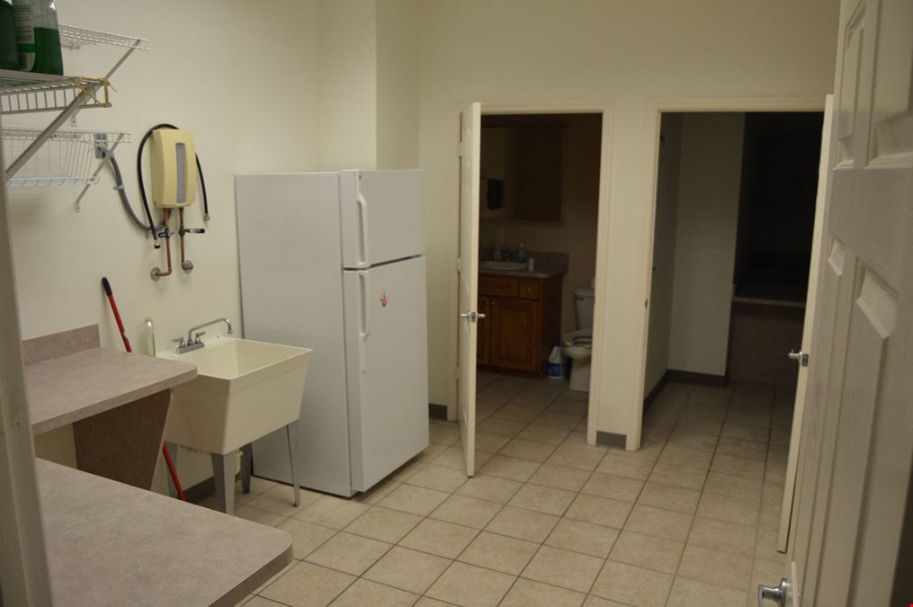 Premier Commercial Opportunity in Dunnellon, FL - Sale or Lease