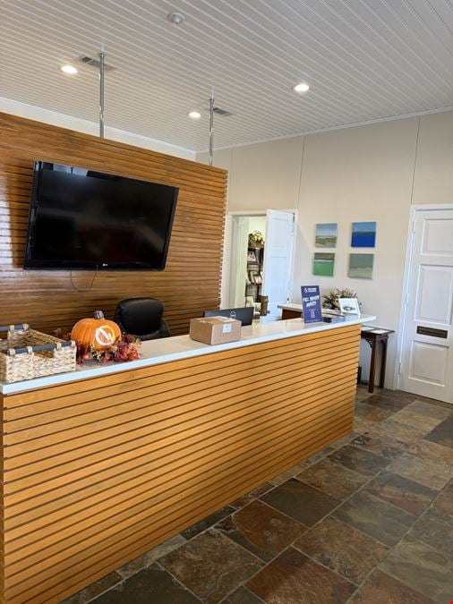 2,000 SF Office Suite with I-10 Visibility