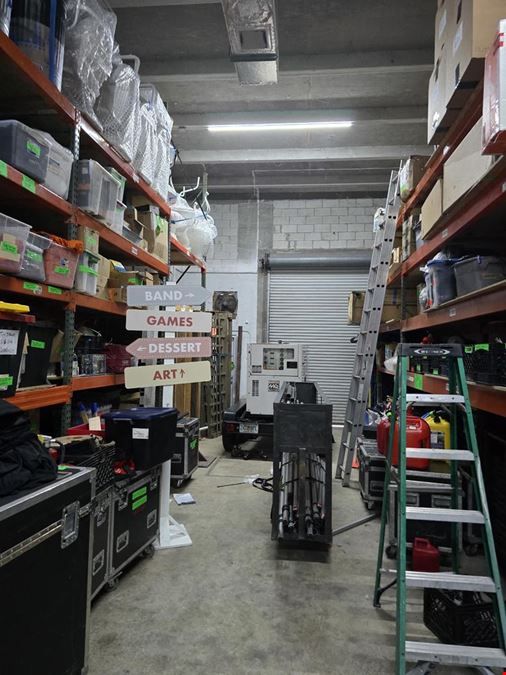 Full warehouse 100% A/C - Units 11919 & 11921