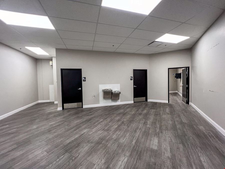 High-Visibility Retail, Showroom & Flex Space Near I-90