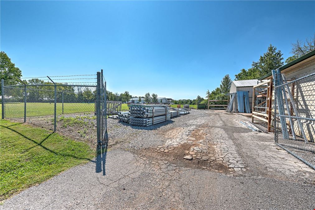1520 E Main St