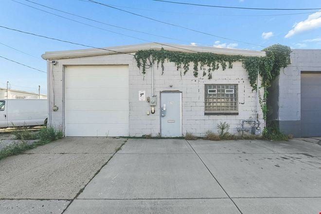 Preview of Industrial space for Rent at 876 N 20th St