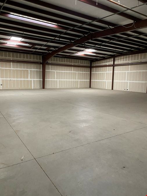 Move-In Ready Office/Warehouse in NW Fresno