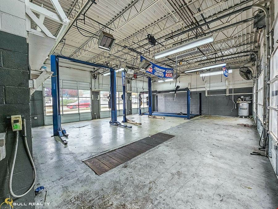 ±2,040 SF Retail/Auto Service Shop