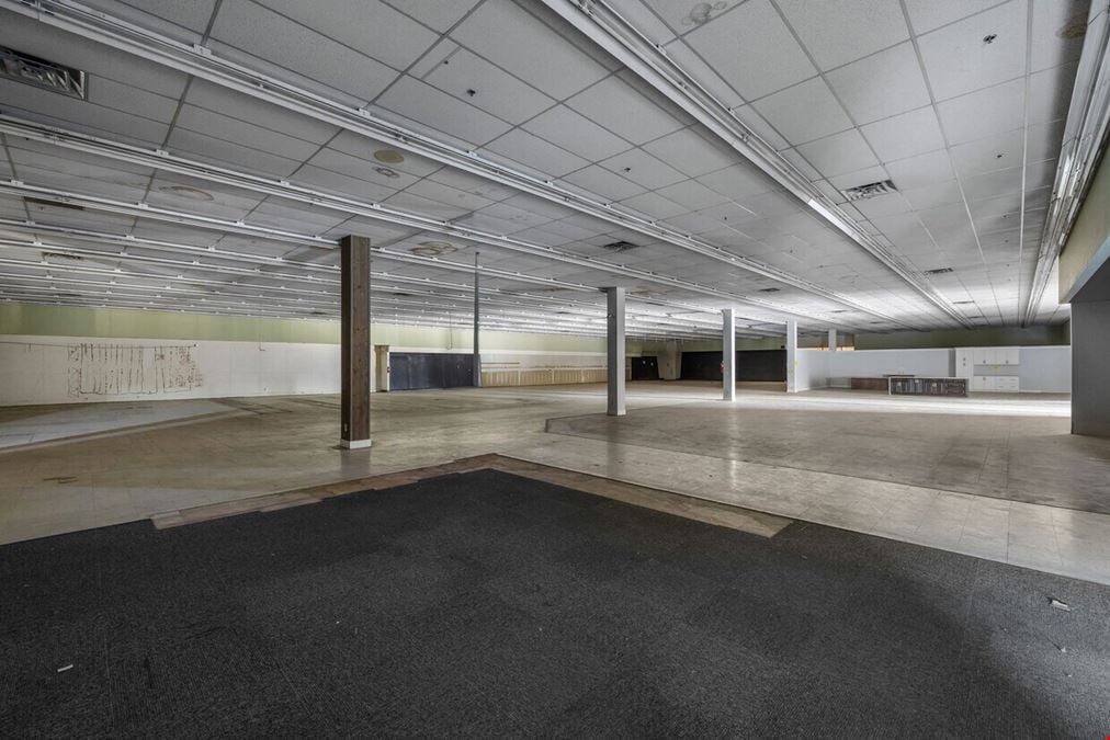 ±89k SF (6 BLDGS) Meek’s Lumber & Hardware