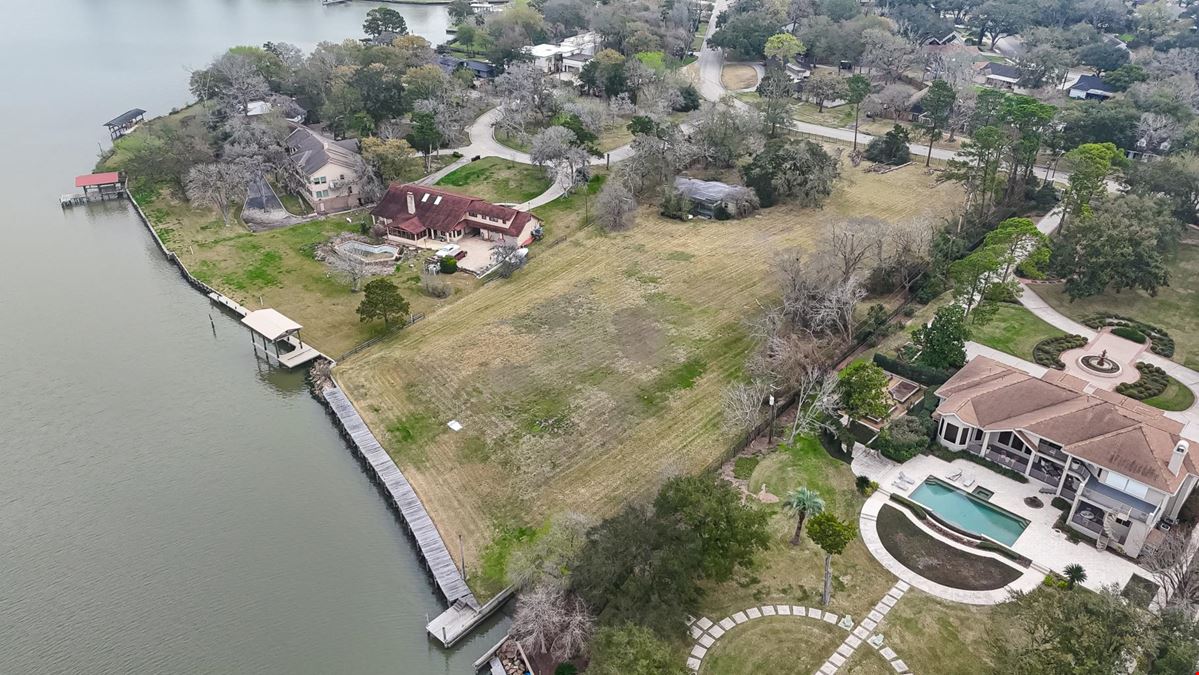 205 Lakeshore Dr, Seabrook, TX 77586