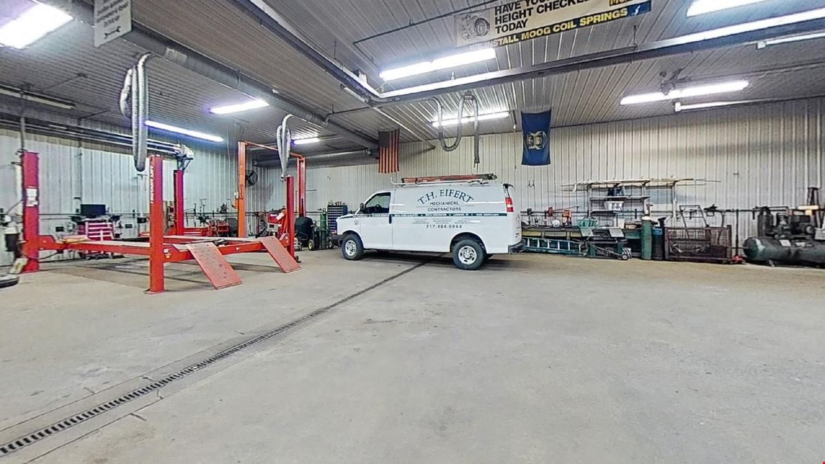 Warehouse / Shop In Lansing Township