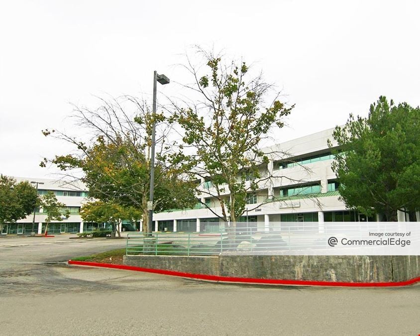 Lyons Plaza